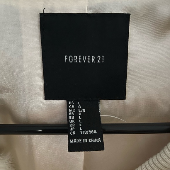 NWOT faux fur bomber - Picture 2 of 4